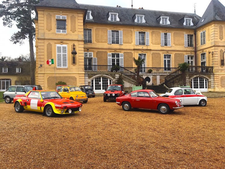 Quelques FIAT Abarth emblématiques au château de Vaugrigneuse pour le tournage de Auto-Moto par TF1