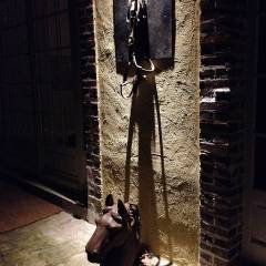 Tête de cheval en fonte patiné dans la cour d’honneur.