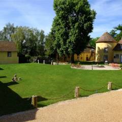 La cour d’honneur 600 m² pour vos évènements « chics ».