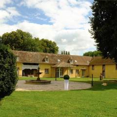 L’Orangerie donnant sur la cour d’honneur.