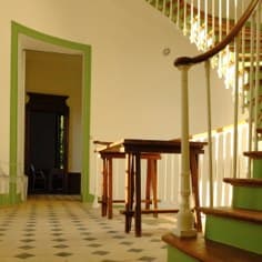 Une architecture intérieure d'une élégante simplicité.