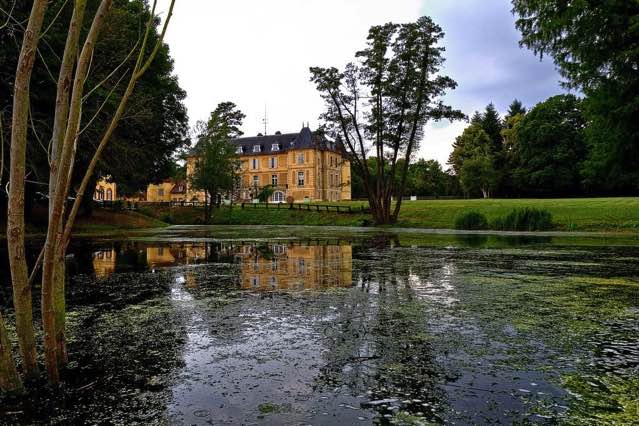 Château de Vaugrigneuse vue de l’étang