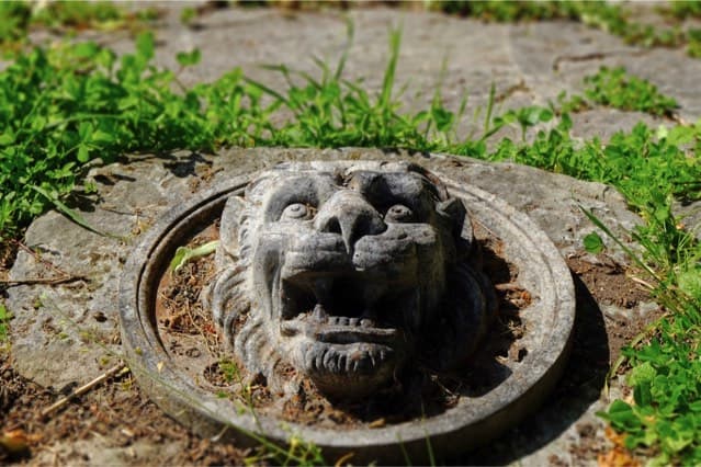 Château de Vaugrigneuse : la cour d’honneur - location pour évènements, séminaires et réceptions