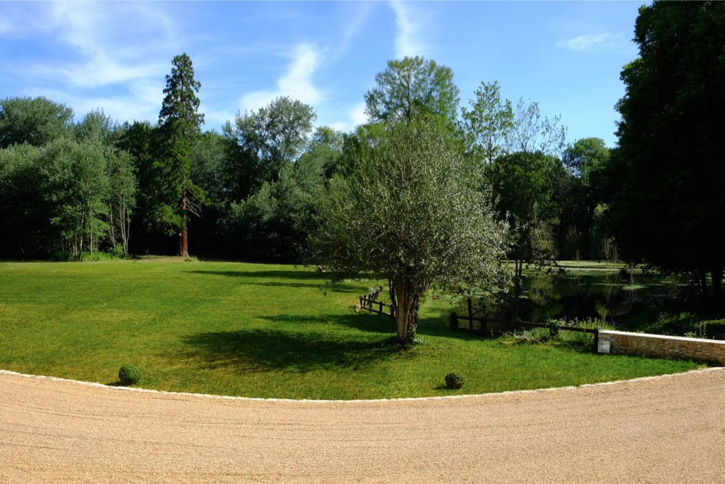 Château de Vaugrigneuse : L’étang du château - location pour évènements, séminaires ou réceptions.