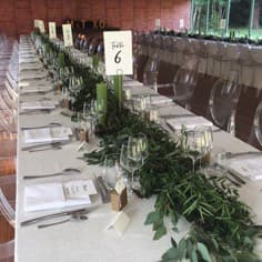 Le Pavillon du parc préparé pour vos noces ou banquets.