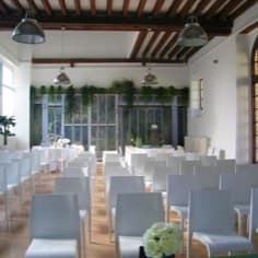 L’Orangerie aménagée en salle de séminaire.