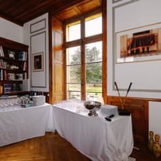 La bibliothèque est idéale pour organiser une formule cocktail lors d’un séminaire. (Photo Luis Courtot)