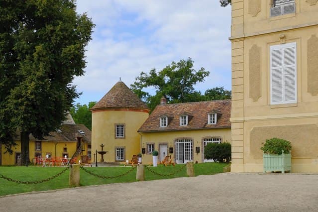 Château de Vaugrigneuse : la cour d’honneur - location pour évènements, séminaires et réceptions