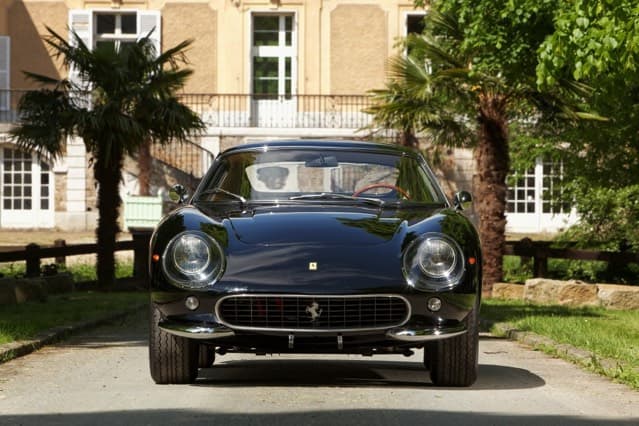 Ferrari (Magazine automobile) Ferrari au Château de Vaugrigneuse